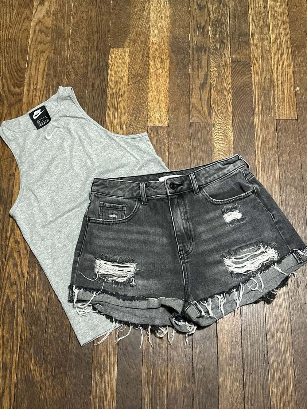 2pcSet: PacSun Mom Shorts Distressed Black Size 28 w/Gray Nike Tank Top M Outfit